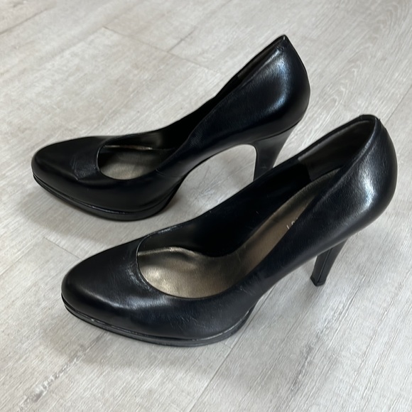 Nine West Black Platform Heel - Picture 3 of 9